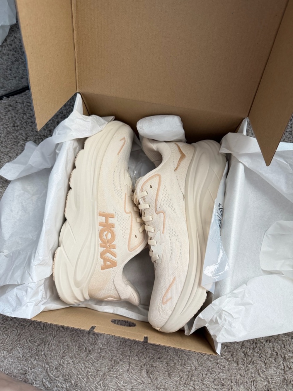 Hoka Clifton 10 Women’s Cream Running Shoe 8.5B